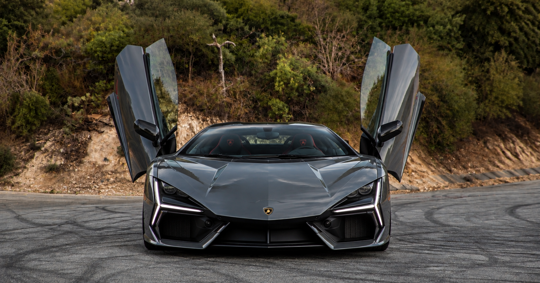 Automobile de prestige préparée intérieurement et extérieurement